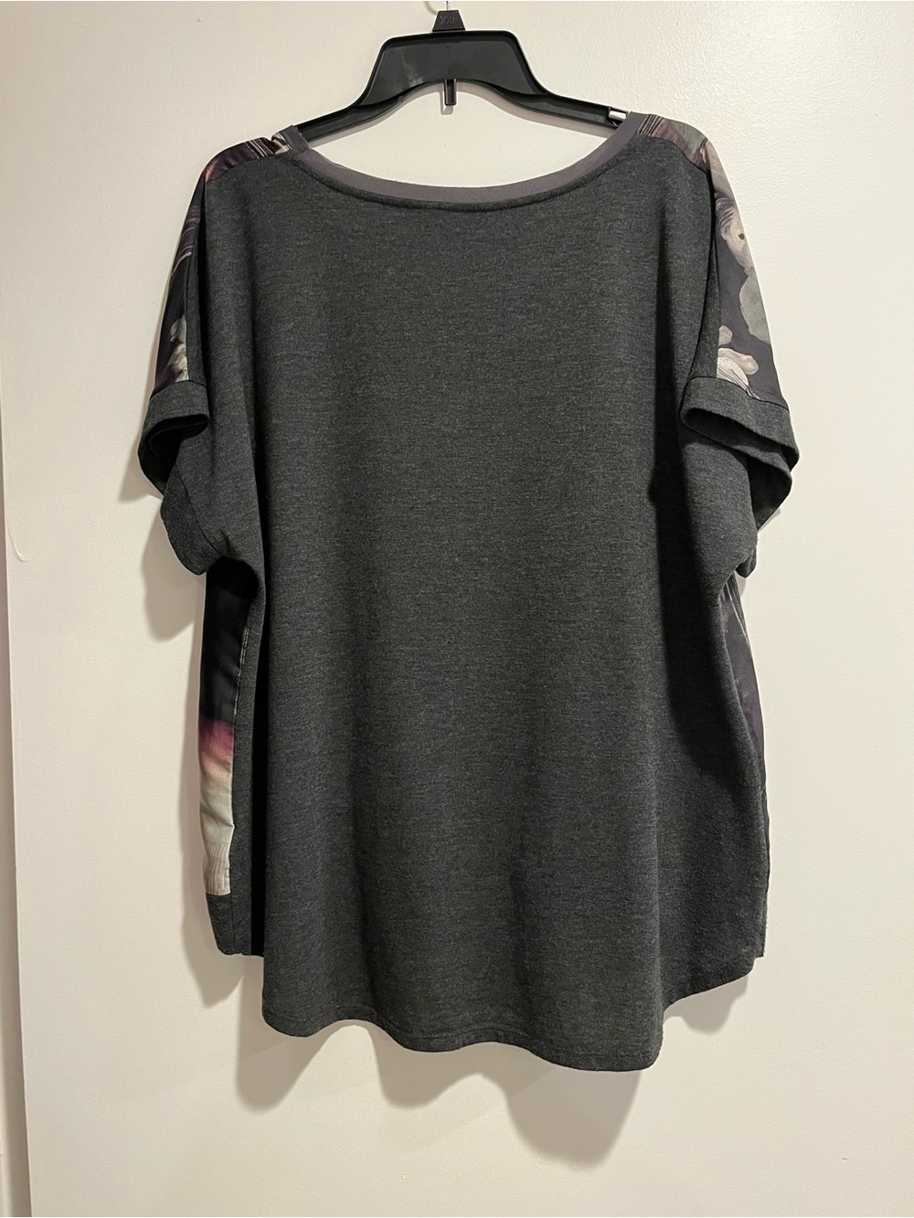 Simply Vera Floral Abstract High-Low Tunic Top - Picture 2 of 6